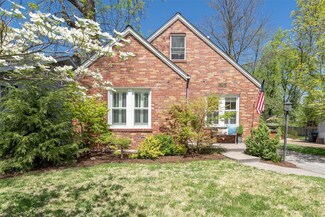 865 Queen Anne Place, Saint Louis, MO 63122