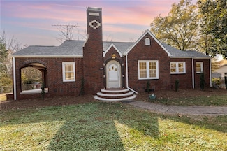 1924 Old Hollow Rd, Walkertown, NC 27051