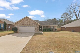 104 Summerset Ln, Huntsville, AL 35811