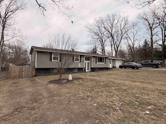806 Oaklawn St, Harrison, MI 48625