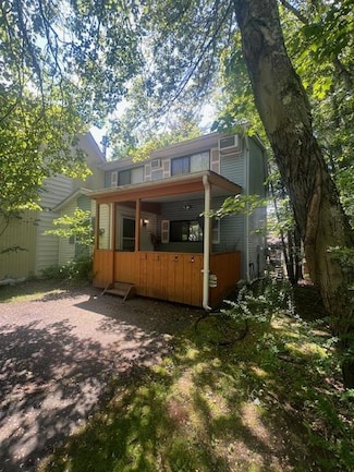 14 Robert Rd, Kiamesha Lake, NY 12751