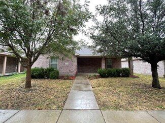1934 Cross Oaks Dr, Lancaster, TX 75146