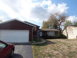 208 Meadow Ln, Oakwood Hills, IL 60013