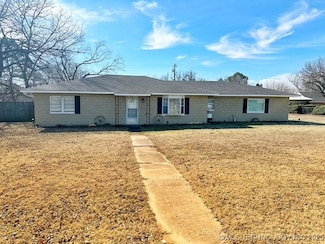 401 Diamond St, Holdenville, OK 74848