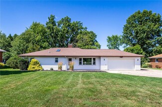 1089 Hillside Rd, Seven Hills, OH 44131
