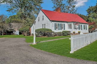 147 N Country Rd, Mount Sinai, NY 11766