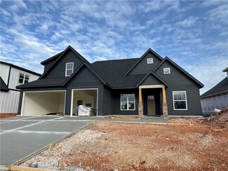 2706 Eris Ave, Lowell, AR 72745