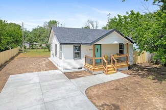 5220 W 2nd St N, Wichita, KS 67212