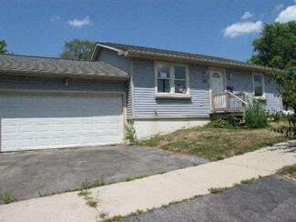 551 Market St, Joliet, IL 60436