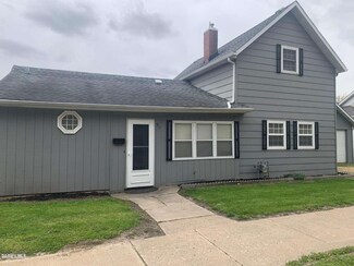 917 Chicago Ave, Savanna, IL 61074