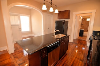 1602 Lee St, Houston, TX 77009