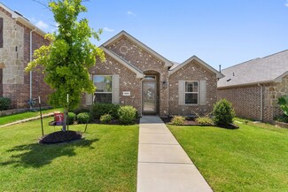 5853 Wake Robin Dr, Fort Worth, TX 76123