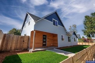 535 E St, Independence, OR 97351
