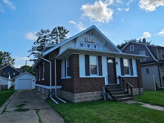 303 W 12th St, Sterling, IL 61081