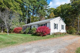 12 Picott Rd, Kittery, ME 03904