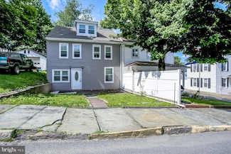 829 W Pine St, Coal Township, PA 17866