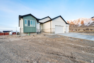 8258 Parker Ct, Lake Point, UT 84074