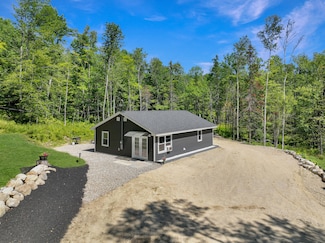 10 Mease Rd, Dixfield, ME 04224