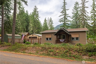 20 N Mallard Way W, Hoodsport, WA 98548