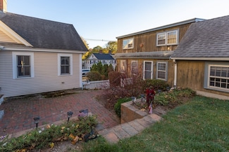 129 1/2 Summer St, Plymouth, MA 02360