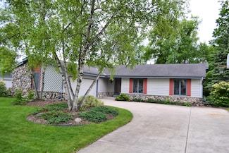 7827 W Canterbury Ct, Franklin, WI 53132