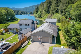 2 Greene Point Rd, Bellingham, WA 98229