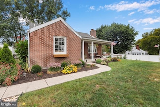 389 Schoolhouse Rd, Middletown, PA 17057