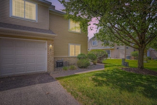 2225 Ranchview Ln N Unit 5, Plymouth, MN 55447