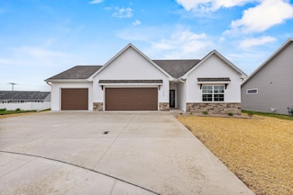 3148 Lazy Oak Ct, Green Bay, WI 54311