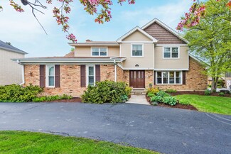 2S651 Avenue Latour, Oak Brook, IL 60523