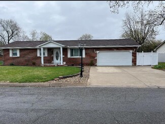 437 S Walnut St, Bethalto, IL 62010