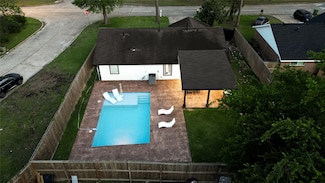 12115 Wood Forest Dr, Houston, TX 77013