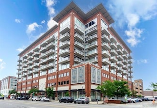 350 N Main St Unit 812, Royal Oak, MI 48067