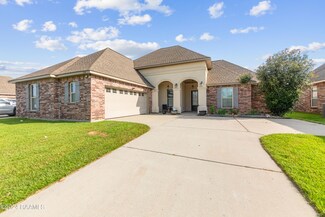 206 Meadowland Dr, Lafayette, LA 70507