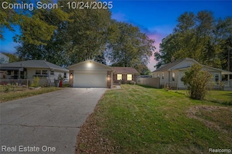 39058 Charbeneau St, Clinton Township, MI 48036