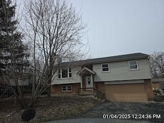 6421 Wood Dr, Oakwood Hills, IL 60013