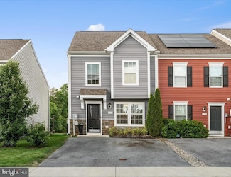 576 Thumper Dr, Ranson, WV 25438