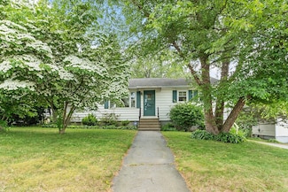 890 Westford St, Lowell, MA 01851