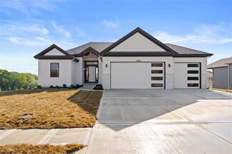 10571 N Manchester Ave, Kansas City, MO 64157