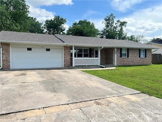 2013 Dee Ave, Springdale, AR 72762