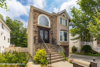 41 Brookside Loop, Staten Island, NY 10309