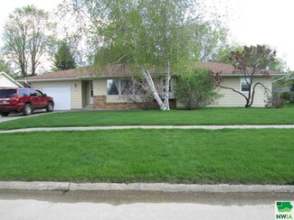 1190 E 6th St, Sheldon, IA 51201