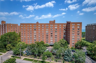 11820 Edgewater Dr Unit 717, Lakewood, OH 44107
