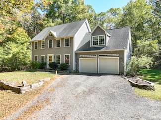 102 Dudley St, Norwich, CT 06360