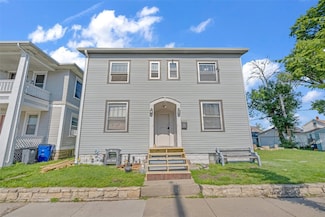 520 4th St SW, Cedar Rapids, IA 52404