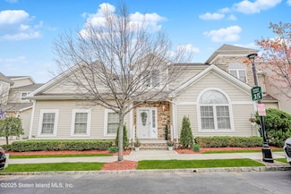 68 Tiller Ct, Staten Island, NY 10309