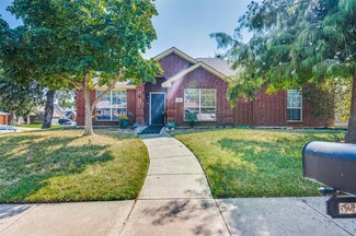 528 Oakbrook Dr, Burleson, TX 76028