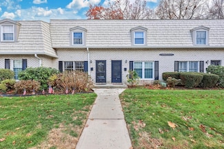 3 Plantation Dr, Agawam, MA 01001