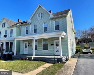 41 N Phillips Ave, Waynesboro, PA 17268