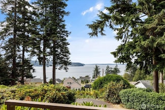1563 Polnell Rd, Oak Harbor, WA 98277
